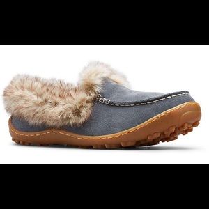 Columbia fur slippers NEVER WORN